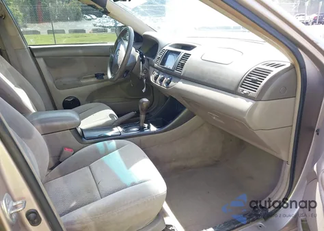 2002 Toyota Camry Le z USA, uszkodzony, nr VIN 4T1BE32K92U092811